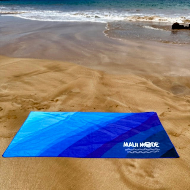 Ohana Sand Free Blue Fade Beach Towel with Travel Bag